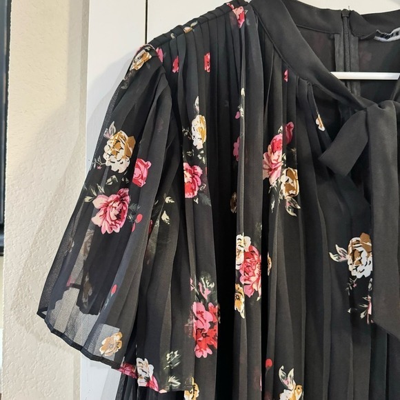 Zara FLOWING BLACK PRINTED FLORAL PLEATED JUMPSUIT MINI DRESS SIZE Medium - Picture 9 of 11